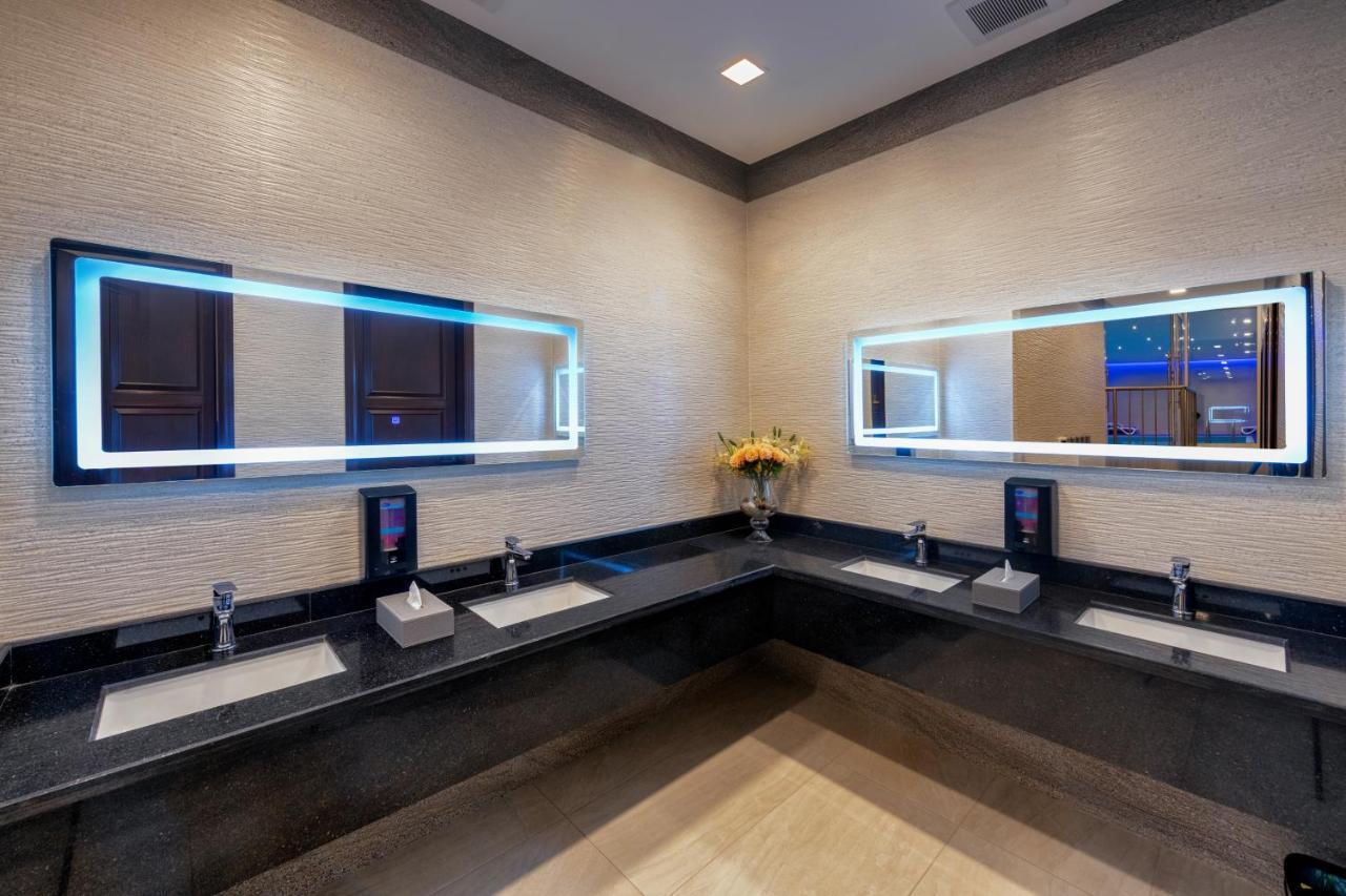 Nivel Hotel Abha 海米斯穆谢特 外观 照片 The bathrooms at the lounge