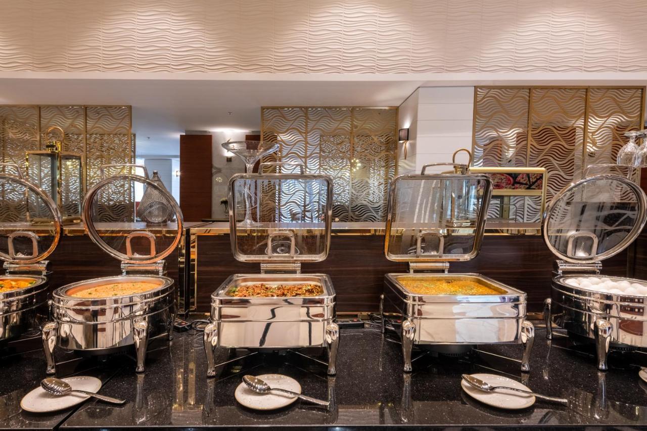 Nivel Hotel Abha 海米斯穆谢特 外观 照片 A buffet at a hotel