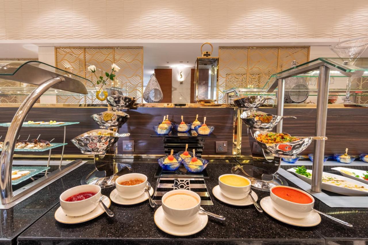 Nivel Hotel Abha 海米斯穆谢特 外观 照片 A buffet at a hotel