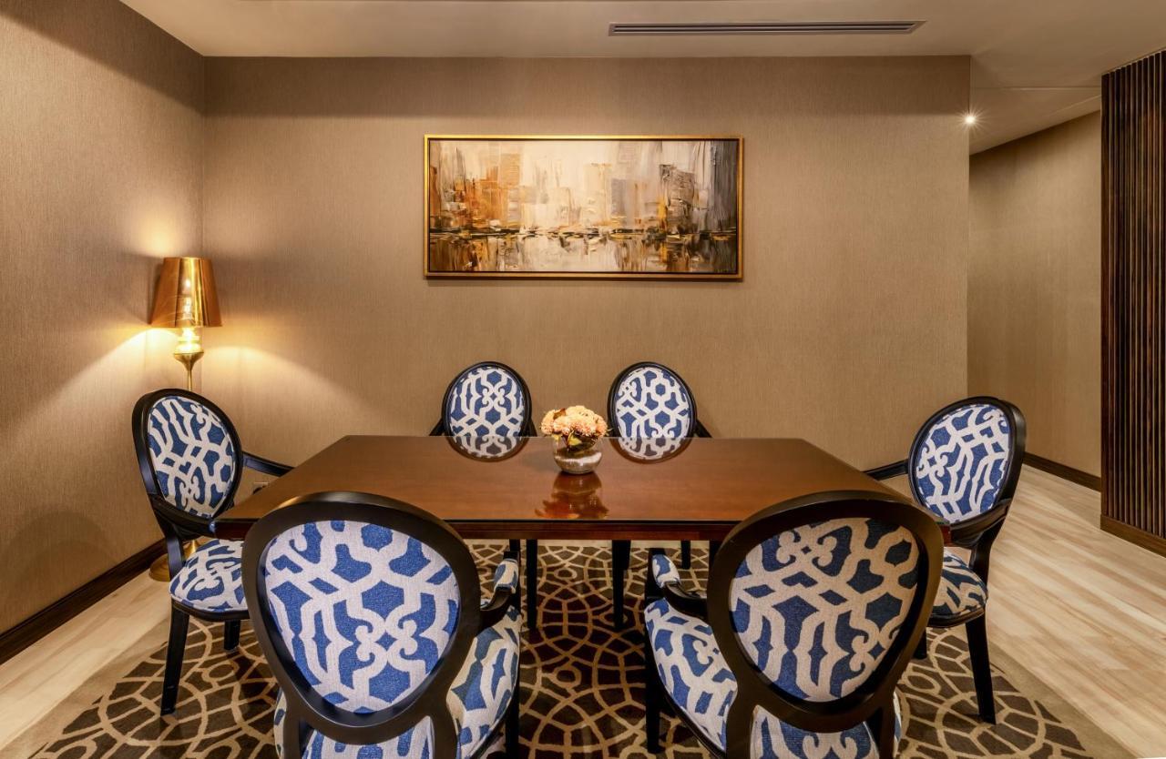 Nivel Hotel Abha 海米斯穆谢特 外观 照片 A private dining room at the Taj Mahal Palace, Mumbai